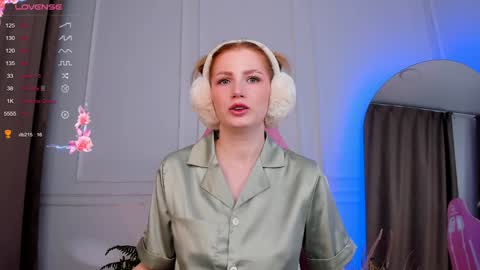 Snapshot of unicent chatting on December 4, 2024, 2:26 pm Call me Mira thumbs up its make me happy online show from December 4, 2024, 2:26 pm