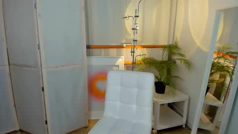 Snapshot of unicent chatting on March 10, 2025, 9:29 pm Call me Mira thumbs up its make me happy online show from March 10, 2025, 9:29 pm