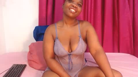 Snapshot of uniquebony chatting on November 12, 2025, 6:58 am UNIQUEBONY online show from November 12, 2025, 6:58 am