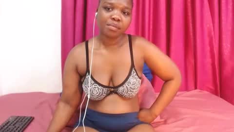 Snapshot of uniquebony chatting on November 22, 2025, 9:19 am UNIQUEBONY online show from November 22, 2025, 9:19 am