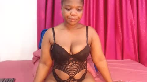 Snapshot of uniquebony chatting on November 24, 2025, 6:35 am UNIQUEBONY online show from November 24, 2025, 6:35 am