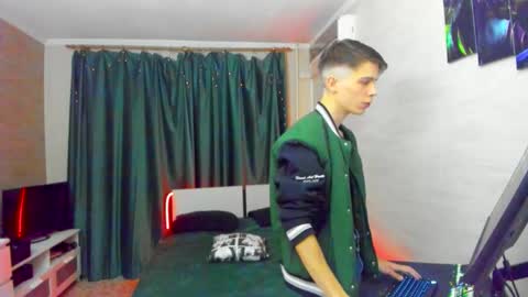 Snapshot of unitalex chatting on November 6, 2025, 7:59 pm Alex online show from November 6, 2025, 7:59 pm