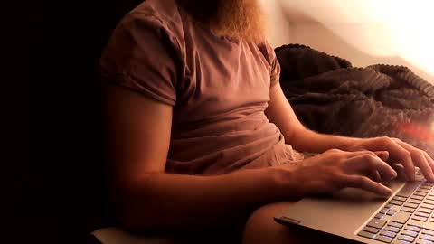 Snapshot of unknownbeard89 chatting on February 12, 2025, 1:37 pm unknownbeard89 online show from February 12, 2025, 1:37 pm