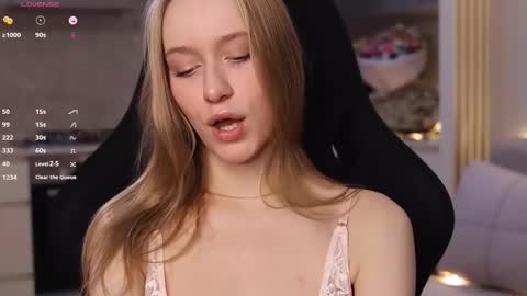 UnnaBella online show from November 26, 2025, 7:15 pm