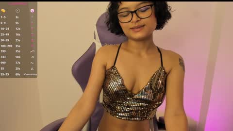 Snapshot of unu_nai chatting on January 1, 2025, 3:45 am new INSTA online show from January 1, 2025, 3:45 am