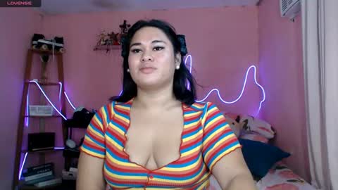 Snapshot of ur_baby_rebbecca chatting on July 2, 2026, 12:43 am SINGLE online show from July 2, 2026, 12:43 am