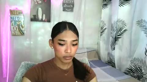ur_dazzlingmorenaxx online show from May 14, 2026, 2:29 am