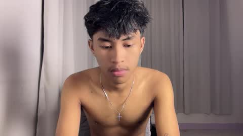 ur_fuckerbttm online show from November 24, 2025, 12:05 pm