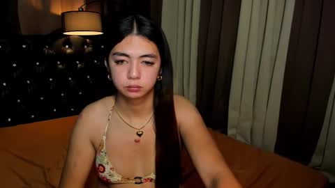 ur_girl_dwalker online show from March 12, 2026, 4:51 am