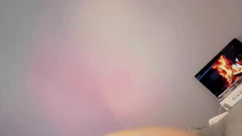 Lola online show from April 25, 2026, 3:09 pm