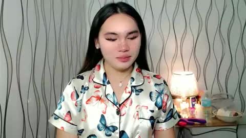 QUEENSY online show from December 5, 2025, 1:25 am