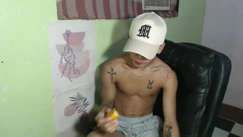 Snapshot of ur_raffy chatting on February 19, 2025, 12:22 pm ur_raffy online show from February 19, 2025, 12:22 pm