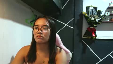 ur_wetwife online show from November 19, 2025, 2:50 pm