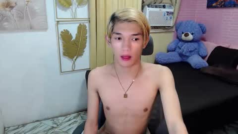urasian_john20 online show from May 25, 2026, 8:48 pm