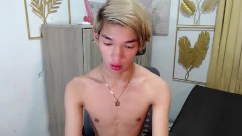 urasian_john20 online show from June 7, 2026, 2:21 pm