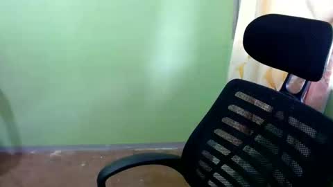 Snapshot of urasian_joy chatting on October 17, 2025, 5:32 am urasian_joy online show from October 17, 2025, 5:32 am