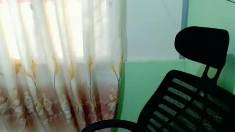 Snapshot of urasian_joy chatting on October 29, 2025, 5:53 am urasian_joy online show from October 29, 2025, 5:53 am