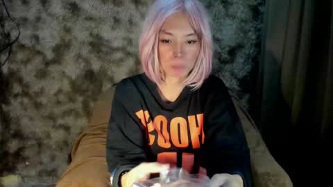 yana online show from February 5, 2025, 1:22 pm