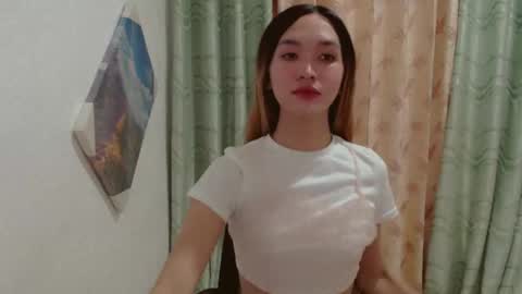 Snapshot of urasianharaxxx chatting on December 18, 2024, 6:43 am urasianharaxxx online show from December 18, 2024, 6:43 am