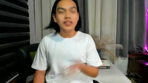 urbambislvt online show from April 15, 2026, 6:20 am