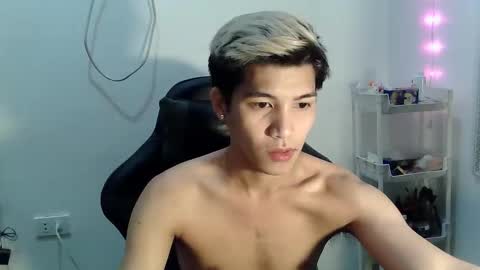ASIANBBYBOY online show from November 5, 2025, 5:24 pm