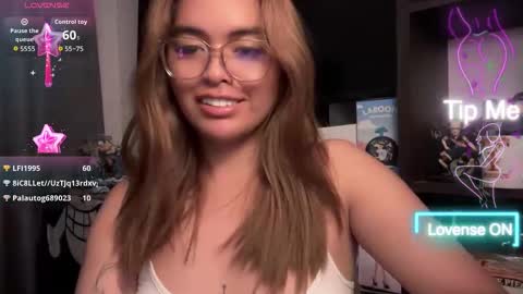 Snapshot of urdimplegurl chatting on June 2, 2026, 8:22 pm urdimplegurl online show from June 2, 2026, 8:22 pm