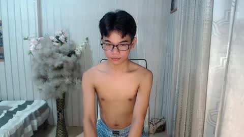 urdreamboy_doms online show from April 21, 2026, 5:50 pm
