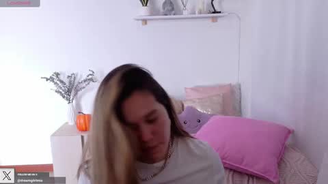 Mia Miller online show from October 3, 2025, 9:01 pm