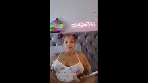 urfaveriri online show from October 17, 2025, 9:34 am