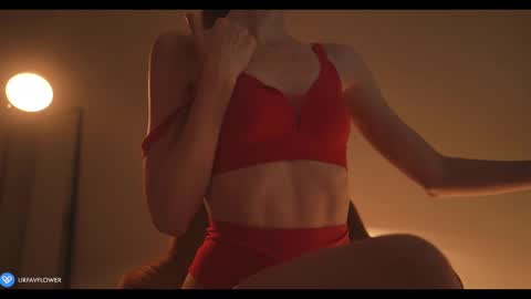 Snapshot of urfavflwers chatting on January 23, 2025, 8:56 pm Aleksandra online show from January 23, 2025, 8:56 pm