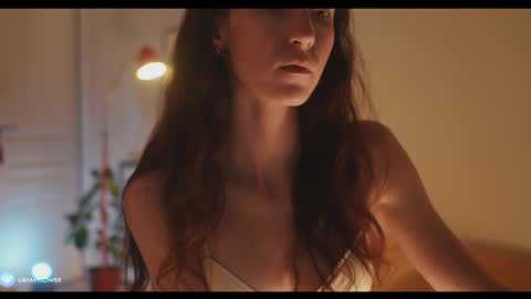 Snapshot of urfavflwers chatting on January 25, 2025, 7:28 pm Aleksandra online show from January 25, 2025, 7:28 pm