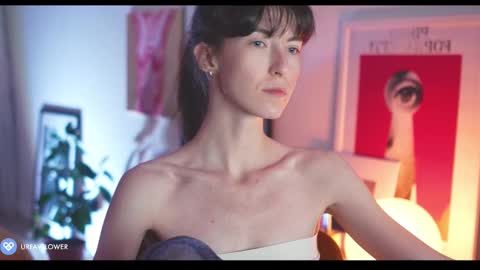 Snapshot of urfavflwers chatting on February 3, 2025, 11:05 pm Aleksandra online show from February 3, 2025, 11:05 pm