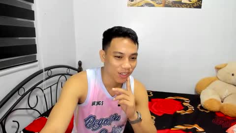 urfucker_vinz online show from April 7, 2026, 1:33 pm