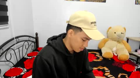 urfucker_vinz online show from April 12, 2026, 1:38 pm