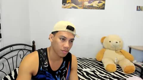 urfucker_vinz online show from May 11, 2026, 2:45 pm