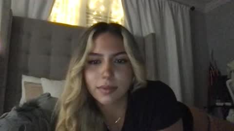 urgfmandy online show from December 3, 2025, 2:52 am