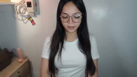 Snapshot of urhotangela chatting on March 4, 2026, 8:04 pm urhotangela online show from March 4, 2026, 8:04 pm