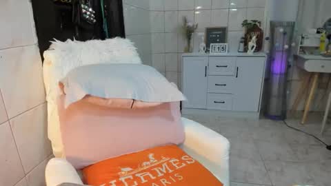 urhotmistress02 online show from January 15, 2026, 1:54 am