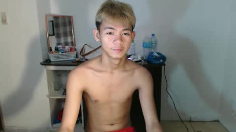 Snapshot of urhotpinoy_izaac chatting on November 6, 2025, 12:11 am simeon ulok online show from November 6, 2025, 12:11 am