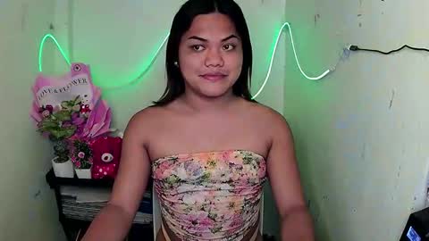 Snapshot of urhottie_bella chatting on September 18, 2025, 11:40 pm urhottie_bella online show from September 18, 2025, 11:40 pm