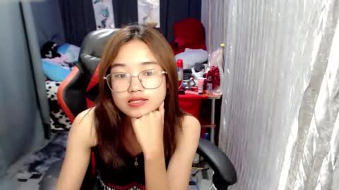 urlovelychinita online show from January 12, 2025, 2:52 pm