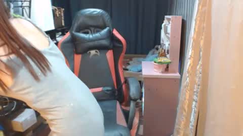 urlovelychinita online show from October 17, 2025, 12:25 am