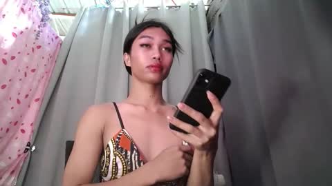 urloverjasmine_xx online show from May 6, 2026, 11:54 pm
