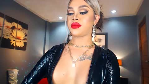 Snapshot of urmajestytyra chatting on January 16, 2025, 12:02 am UrMajestyTyra online show from January 16, 2025, 12:02 am