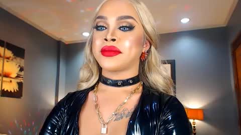 Snapshot of urmajestytyra chatting on January 17, 2025, 2:29 am UrMajestyTyra online show from January 17, 2025, 2:29 am