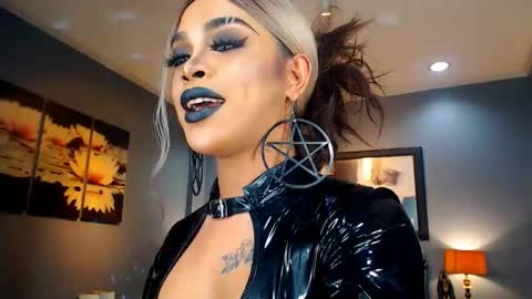 Snapshot of urmajestytyra chatting on February 5, 2025, 3:45 am UrMajestyTyra online show from February 5, 2025, 3:45 am