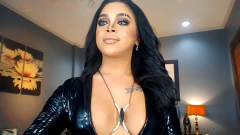 Snapshot of urmajestytyra chatting on February 26, 2025, 12:38 am UrMajestyTyra online show from February 26, 2025, 12:38 am