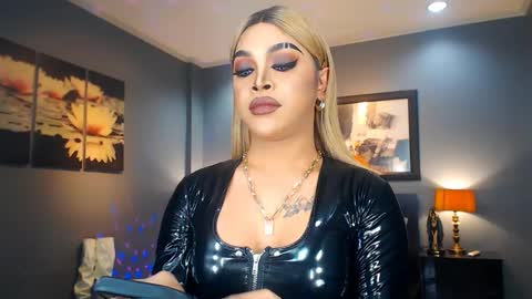 Snapshot of urmajestytyra chatting on March 9, 2025, 11:56 pm UrMajestyTyra online show from March 9, 2025, 11:56 pm