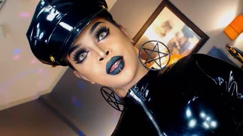 Snapshot of urmajestytyra chatting on October 8, 2025, 1:47 am UrMajestyTyra online show from October 8, 2025, 1:47 am