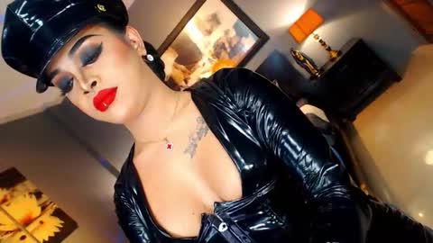 Snapshot of urmajestytyra chatting on October 28, 2025, 1:09 am UrMajestyTyra online show from October 28, 2025, 1:09 am